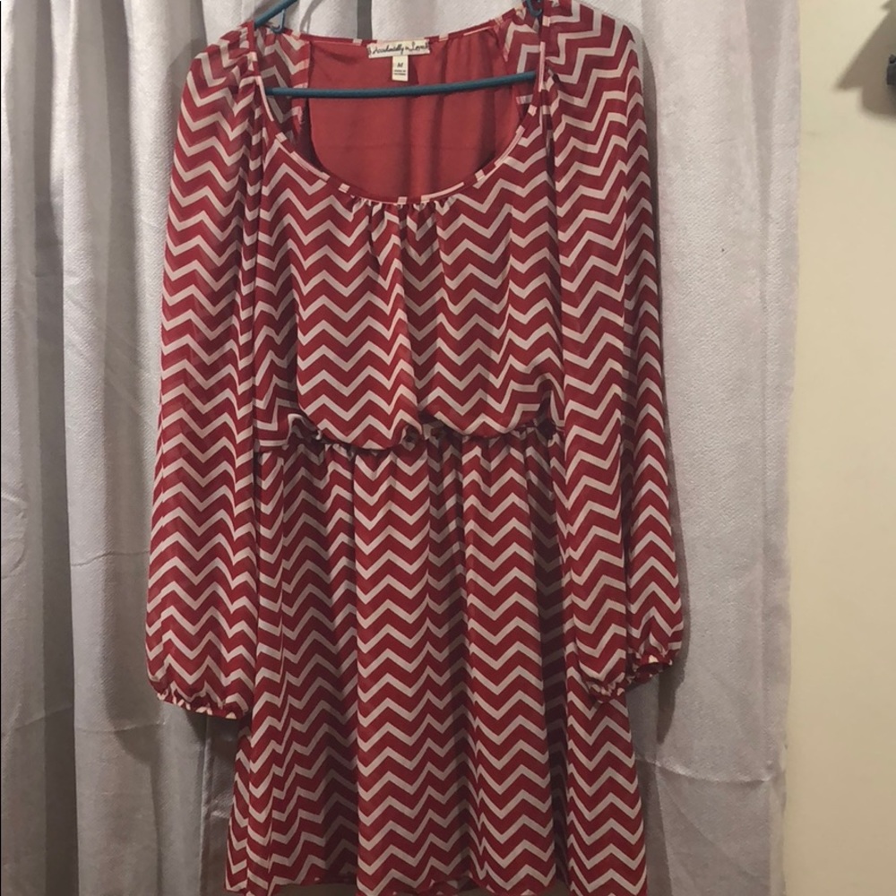 🔥🔥Dress Sz M Chevron pattern red & white